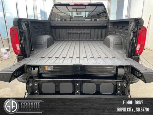 Used 2024 GMC Sierra 1500 Denali AWD/4WD image 5