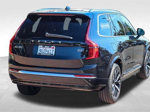 Used 2025 Volvo XC90 B5 Core AWD/4WD image 7