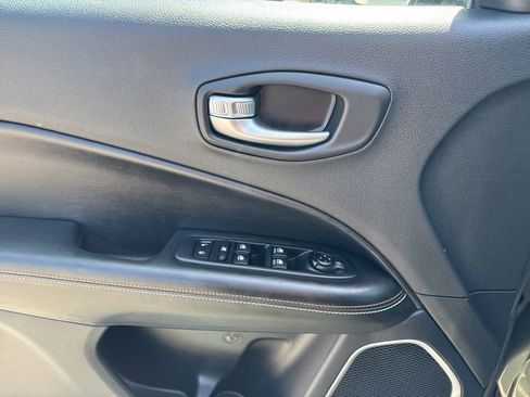 Used 2020 Jeep Compass Latitude FWD image 11