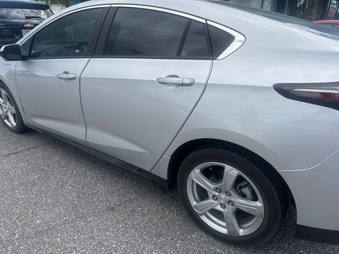 Used 2017 Chevrolet Volt LT FWD image 6