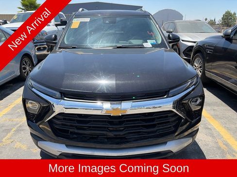 Used 2025 Chevrolet TrailBlazer LT FWD image 2