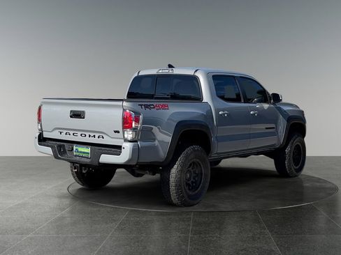 Used 2021 Toyota Tacoma TRD Off-Road w/ Technology Package AWD/4WD image 9