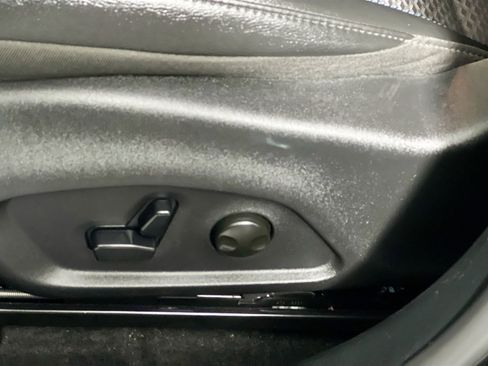 Used 2025 Jeep Compass Latitude w/ Convenience Group AWD/4WD image 15