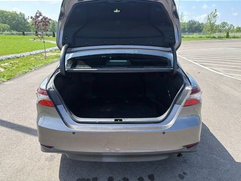Used 2022 Toyota Camry LE FWD image 10