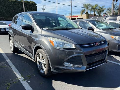 Used 2015 Ford Escape SE image 1