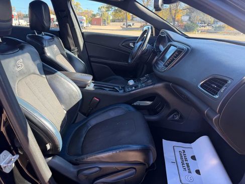 Used 2015 Chrysler 200 S w/ Navigation & Sound Group I image 18