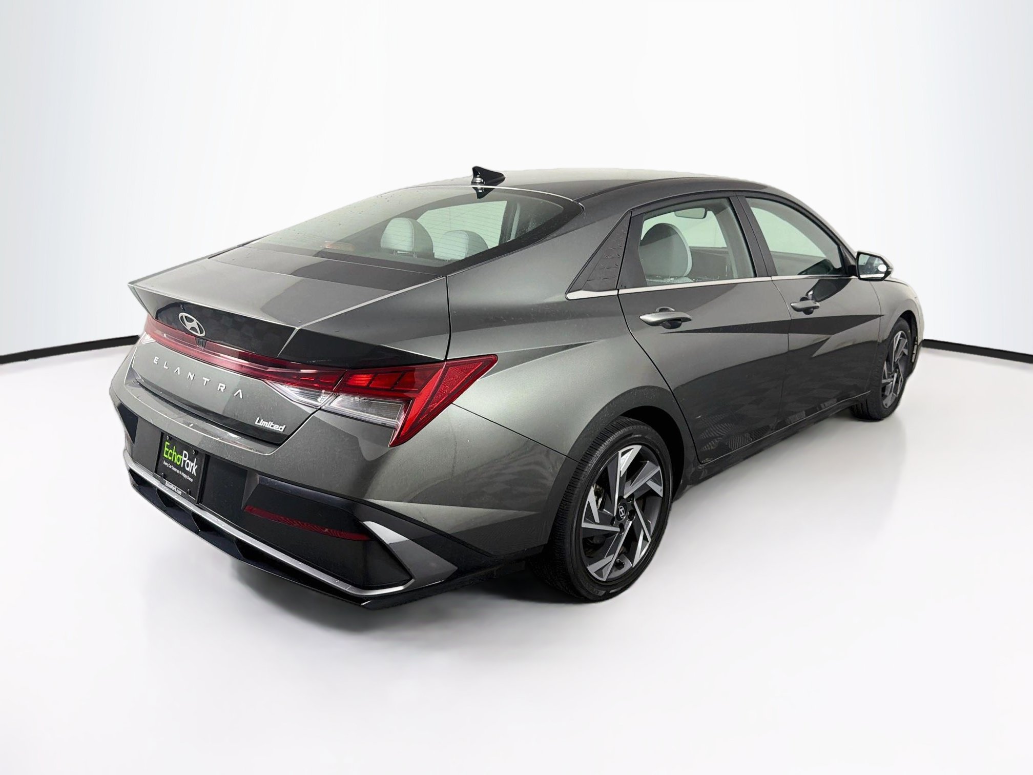 Used 2025 Hyundai Elantra Limited FWD image 9