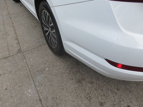 Used 2019 Volkswagen Jetta SE image 32