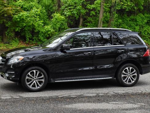 Used 2019 Mercedes-Benz GLE 400 4MATIC image 3