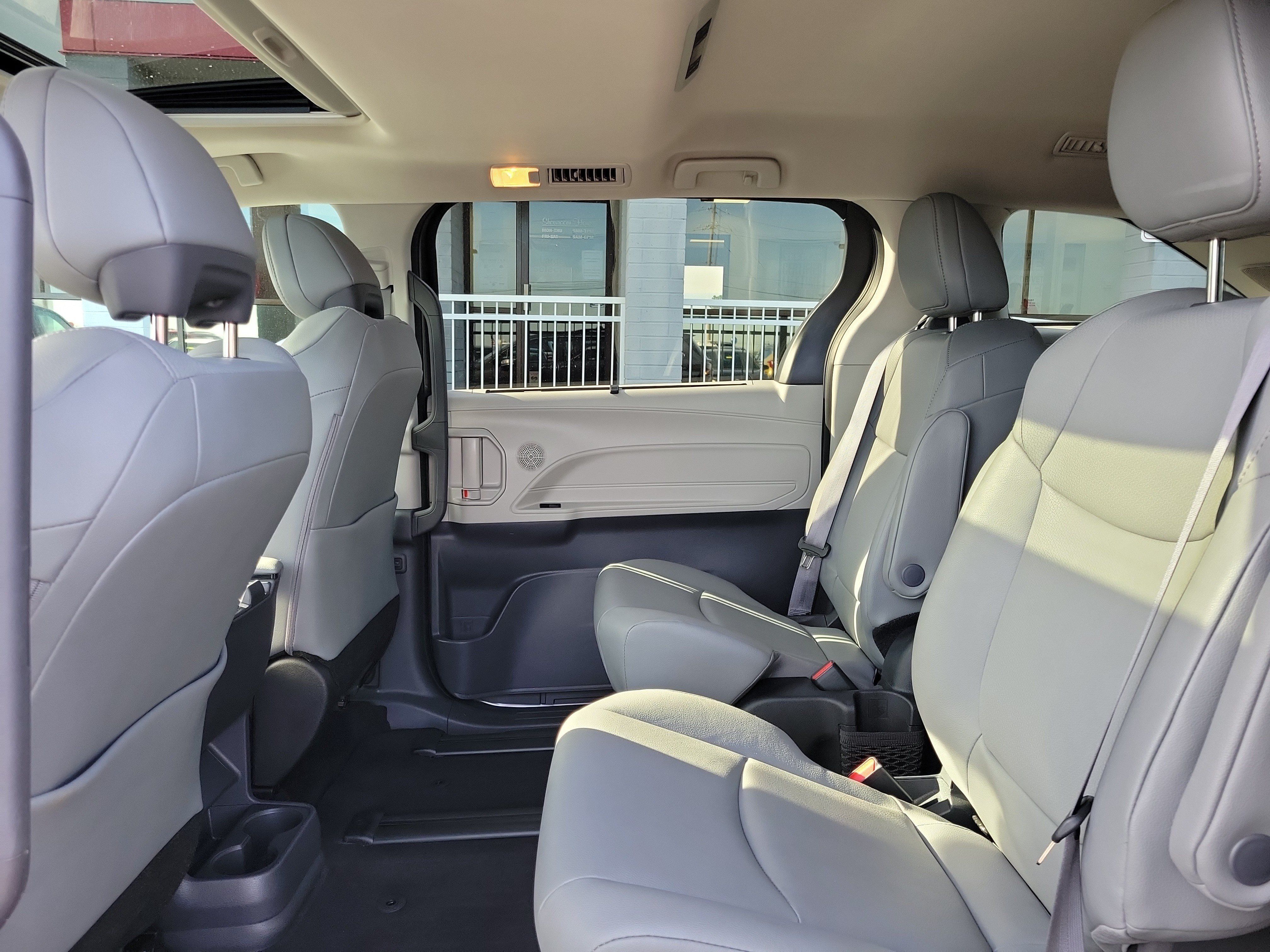 Used 2023 Toyota Sienna XLE w/ XLE Plus Package AWD/4WD image 11
