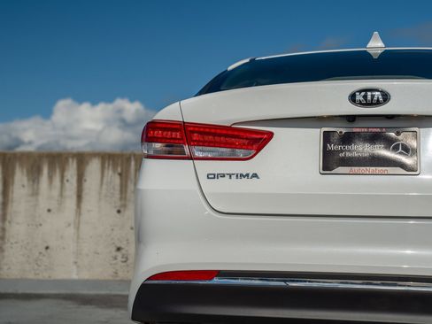 Used 2017 Kia Optima EX FWD image 9