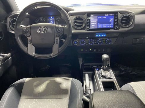 Used 2022 Toyota Tacoma TRD Sport w/ Technology Package AWD/4WD image 12