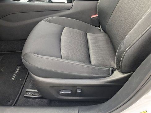 Used 2024 Nissan Altima 2.5 SV image 15