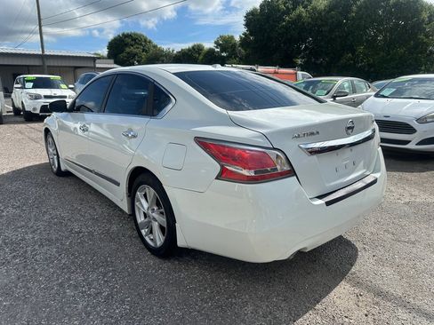 Used 2015 Nissan Altima 2.5 SL w/ Technology Package FWD image 3