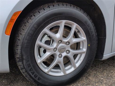 Certified 2024 Chrysler Pacifica Touring-L image 31