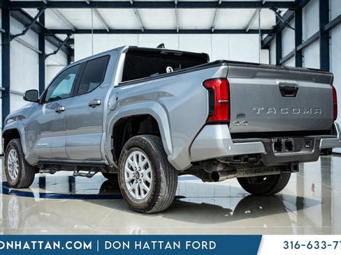 Used 2025 Toyota Tacoma SR5 w/ SR5 Upgrade Package AWD/4WD image 28