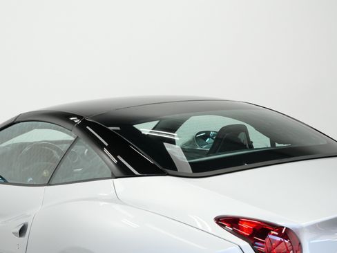 Used 2011 Ferrari California RWD image 18