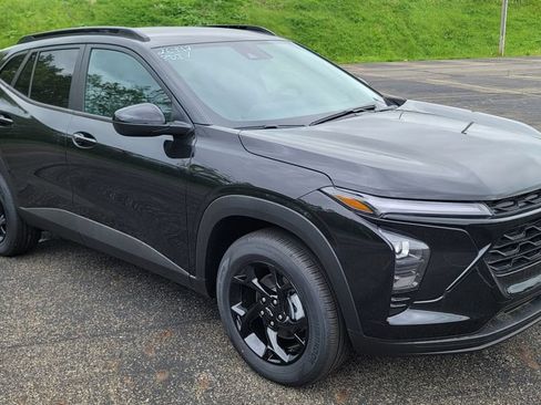New 2026 Chevrolet Trax LT w/ Driver Confidence Package FWD image 2