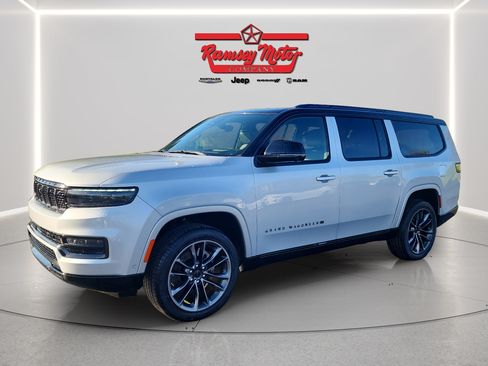 Used 2025 Jeep Grand Wagoneer L Series II Obsidian w/ Quick Order Packagew 28T AWD/4WD image 1