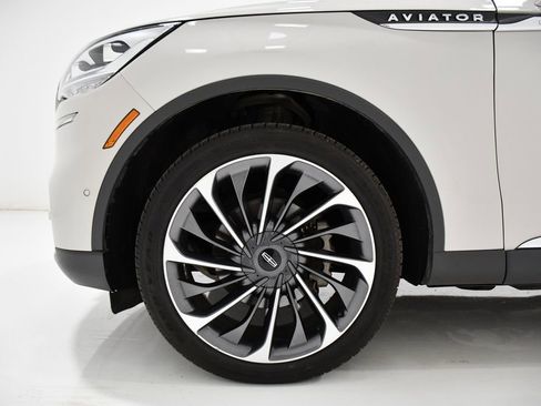 Used 2020 Lincoln Aviator Reserve w/ Equipment Group 202A image 7