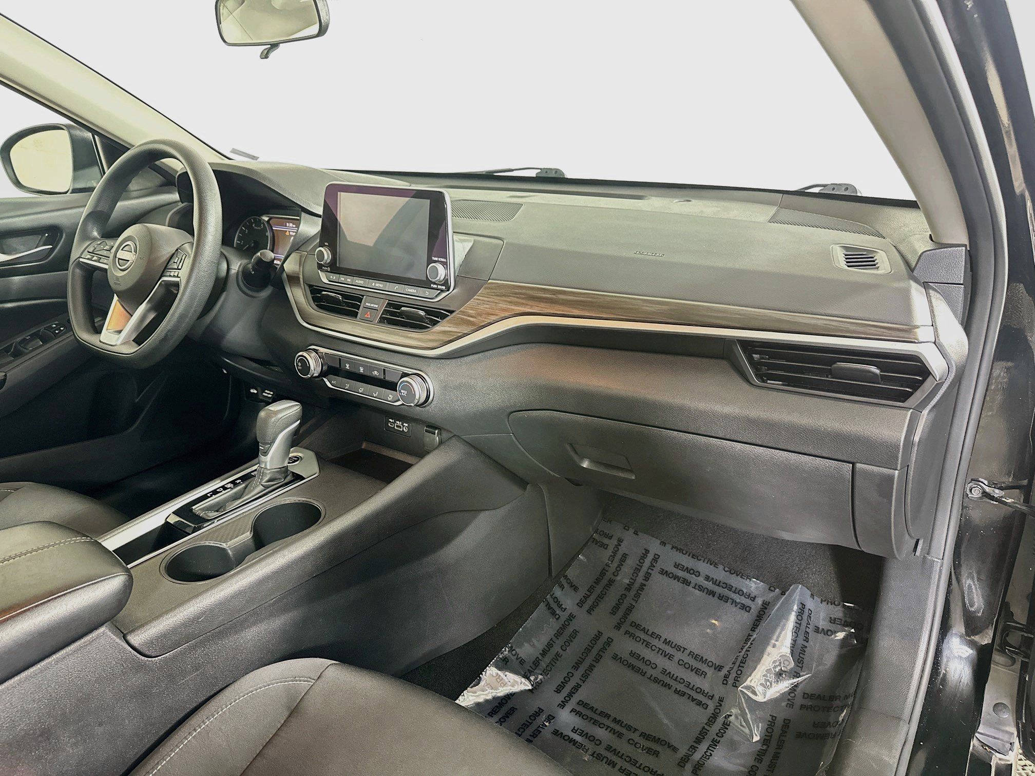Used 2025 Nissan Altima 2.5 SV FWD image 26