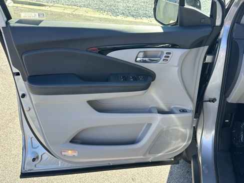 Used 2021 Honda Pilot Touring image 13