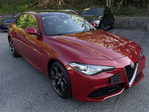 Used 2018 Alfa Romeo Giulia Ti Sport w/ Quick Order Package 22S Sport AWD/4WD image 22