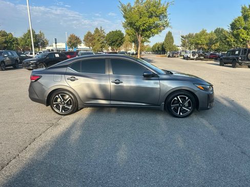 Used 2025 Nissan Sentra SV FWD image 4