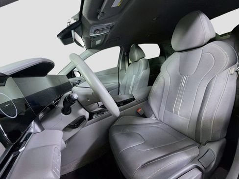 Used 2023 Hyundai Elantra SEL w/ Convenience Package FWD image 14