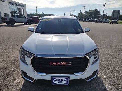 Used 2024 GMC Terrain SLE FWD image 9