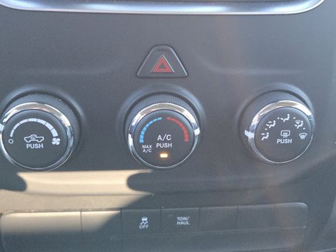 Used 2018 RAM 1500 Express image 31