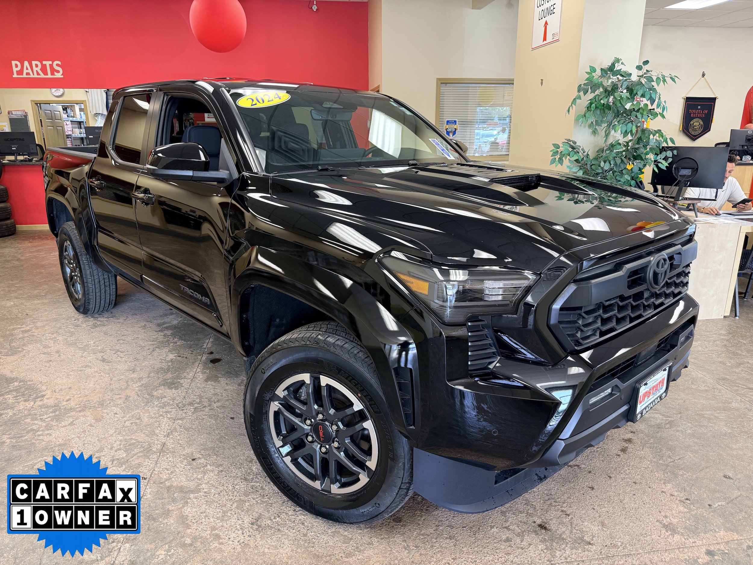 Used 2024 Toyota Tacoma TRD Sport w/ TRD Sport Upgrade Package AWD/4WD image 1