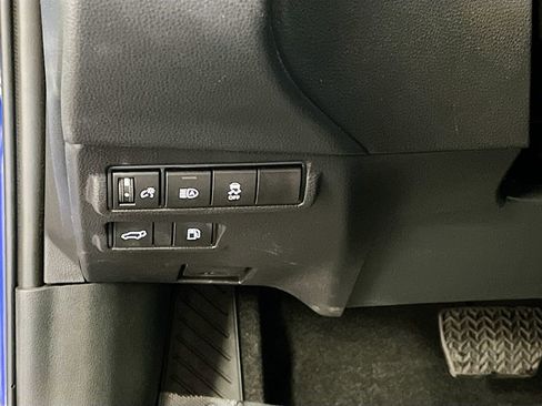 Used 2025 Toyota Corolla Cross XSE w/ Convenience Package image 10