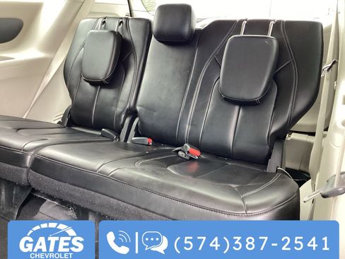 Used 2023 Chrysler Pacifica Touring-L FWD image 19