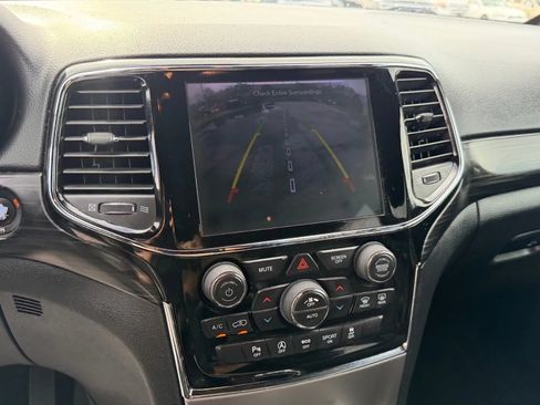 Used 2019 Jeep Grand Cherokee Laredo w/ Laredo X Package RWD image 20