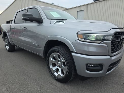 Used 2025 RAM 1500 Big Horn AWD/4WD image 3