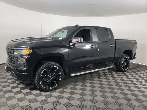 Used 2024 Chevrolet Silverado 1500 Custom Trail Boss w/ LPO, Dark Essentials Package AWD/4WD image 8