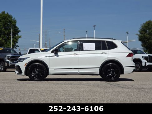 Used 2024 Volkswagen Tiguan SE R-Line AWD/4WD image 4