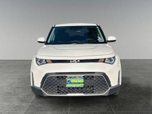 Used 2025 Kia Soul LX FWD image 3