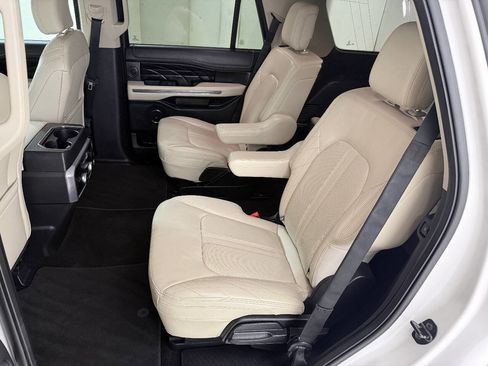 Used 2018 Ford Expedition Platinum RWD image 25