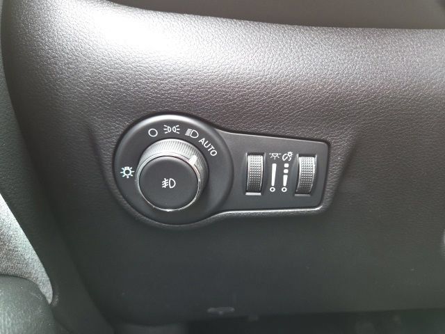 Used 2022 Jeep Compass Latitude AWD/4WD image 11