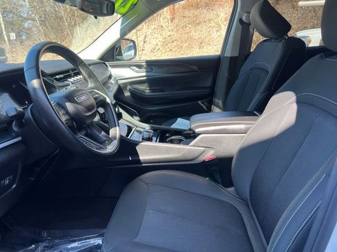 Used 2022 Jeep Grand Cherokee L Laredo w/ Luxury Tech Group I image 17