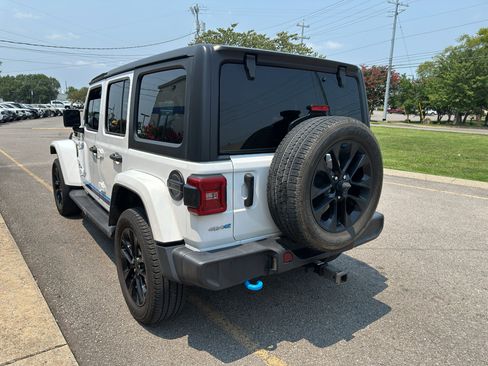 Used 2023 Jeep Wrangler Unlimited Sahara AWD/4WD image 6