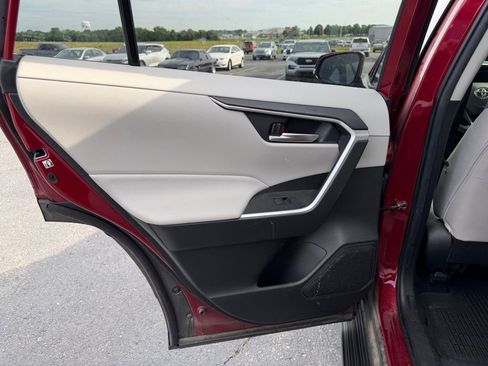 Used 2020 Toyota RAV4 XLE w/ Convenience Package AWD/4WD image 15