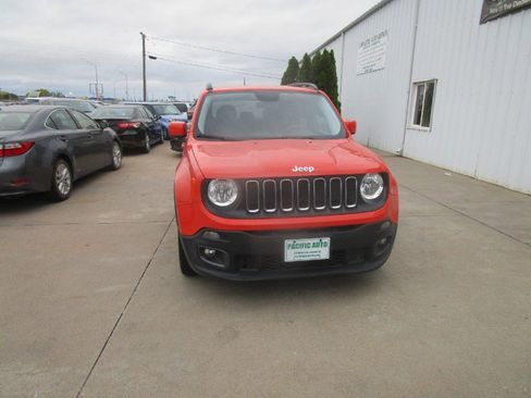 Used 2017 Jeep Renegade Latitude image 2
