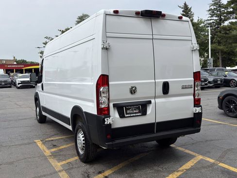 Used 2025 RAM ProMaster 2500 w/ Convenience Group FWD image 8