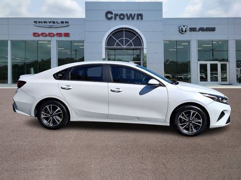 Used 2024 Kia Forte LXS FWD image 7