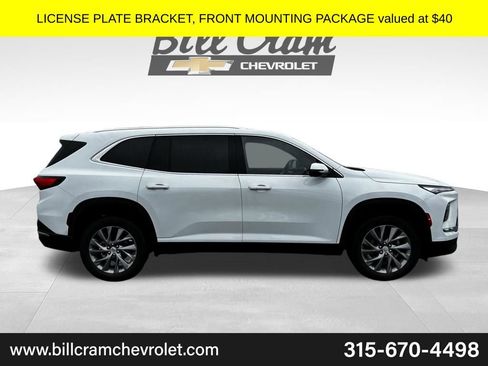 Used 2025 Buick Enclave Preferred FWD image 3
