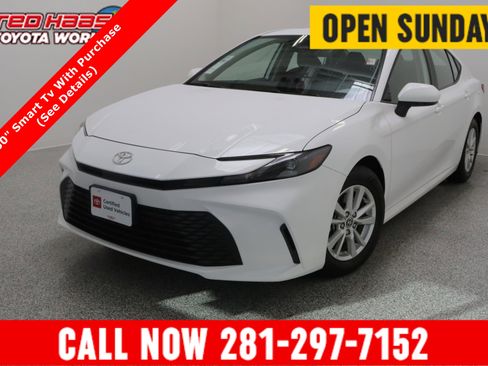 Certified 2025 Toyota Camry LE image 1