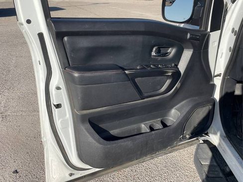 Used 2020 Nissan Titan PRO-4X w/ Pro-4x Convenience Package image 12